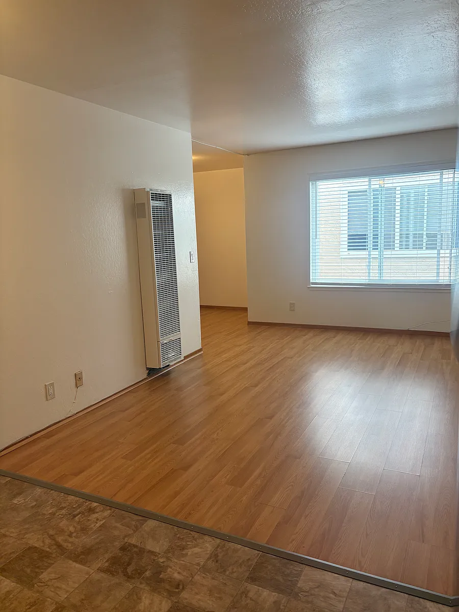 Building Photo - 667 Villa St #4