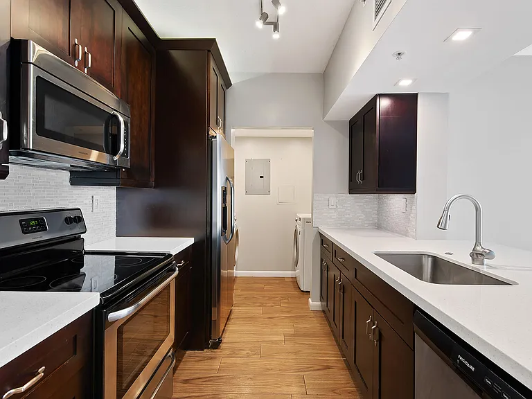 3020 NE 32nd Ave #1014 — Photo 6