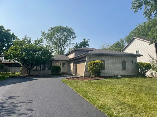 921 Charles St, Crete, IL 60417