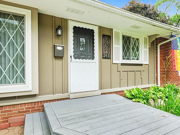 3rd image of 2431 Darrow Dr