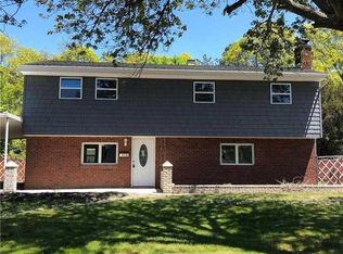 7 Patricia Rd, East Patchogue, NY 11772