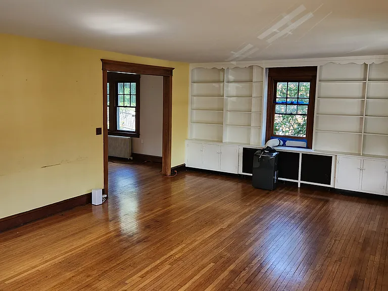 1142 E Matsonford Rd — Photo 10