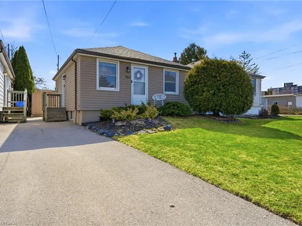 752 9th Ave, Hamilton, ON L8T 2A6