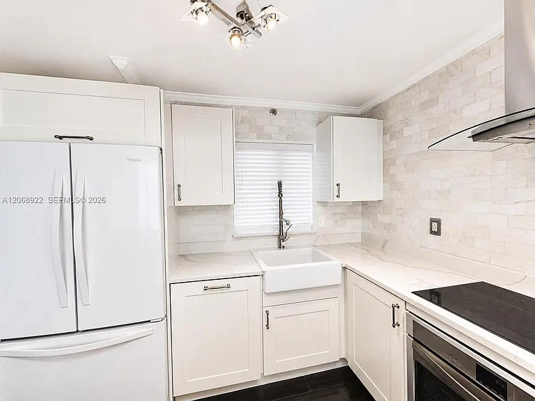 1700 NW North River Dr #805 — Photo 3