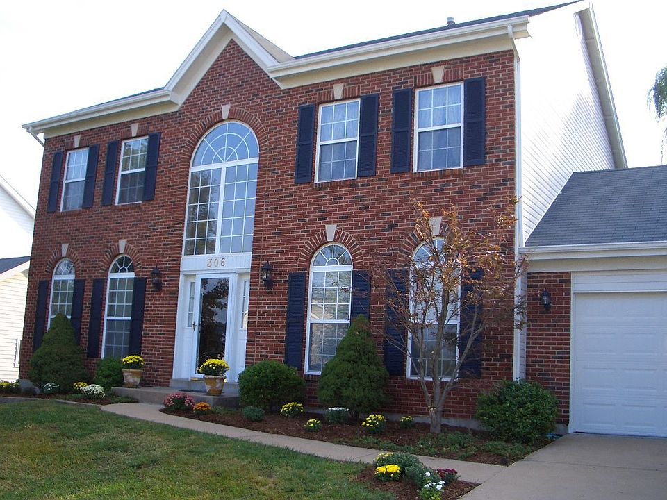 Gorgeous 4BR/3.5BA home w/full fin. LL 