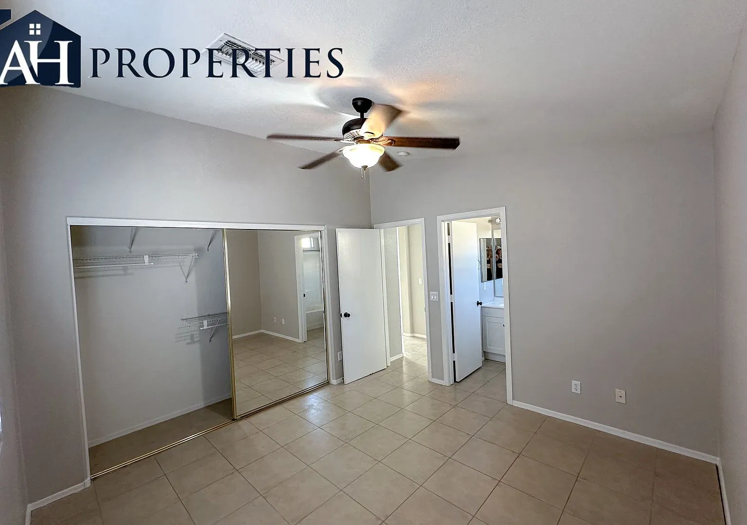 Updated 2 bedroom 2 bathroom rental! Quartz kitchen counters! — Photo 4