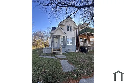 558 Holbrook St Photo 1