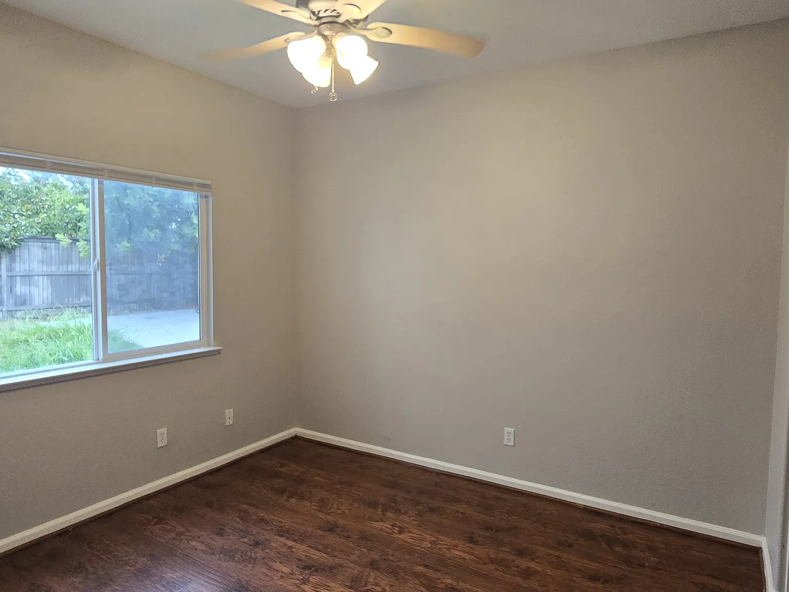 5 bed, 2500 sqft, $3,950 — Photo 4