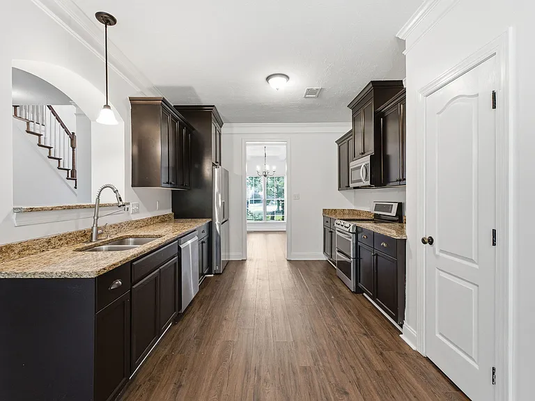 8017 Battle St — Photo 2