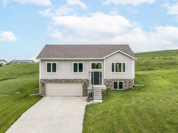 105 Bluegrass Ln, Woodbine, IA 51579