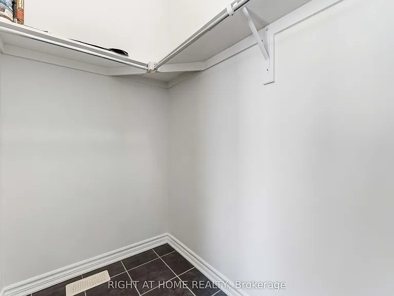 432 Meadowbreeze Dr — Photo 8