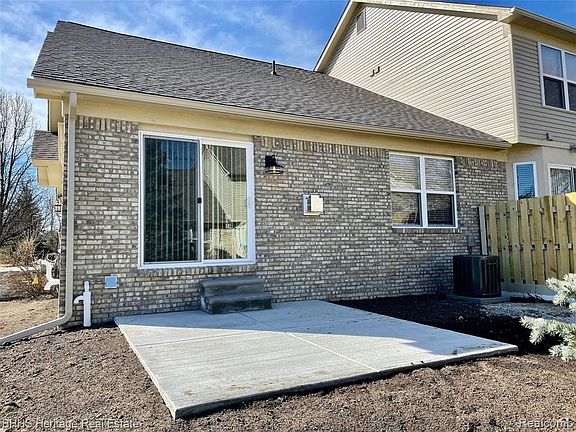 3rd image of 25339 Petros Dr