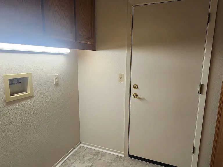 7812 Bardswell Ct — Photo 15
