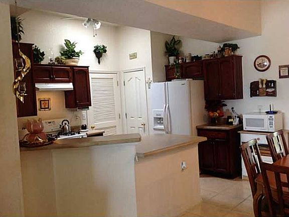 4th image of 856 Sunset Park Dr