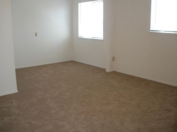 2nd image of 4821 Harmony Ln