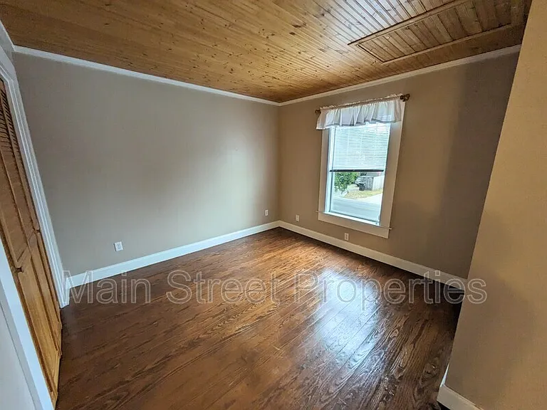 1705 N 17th Ave — Photo 5