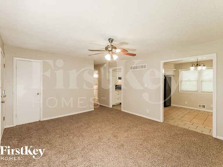 9807 Drury Ave — Photo 3