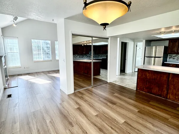 1248 E Freshman Cir, Salt Lake City, UT 84117