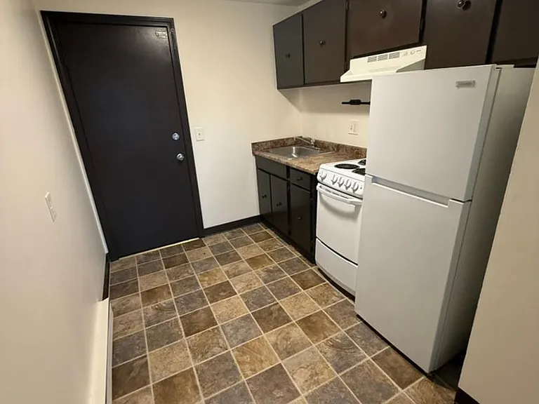 Myron Court Apartments — Photo 4