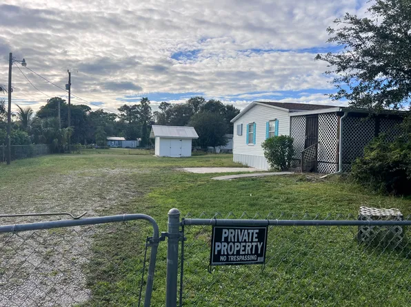 8094 Cook Dr, North Fort Myers, FL 33917