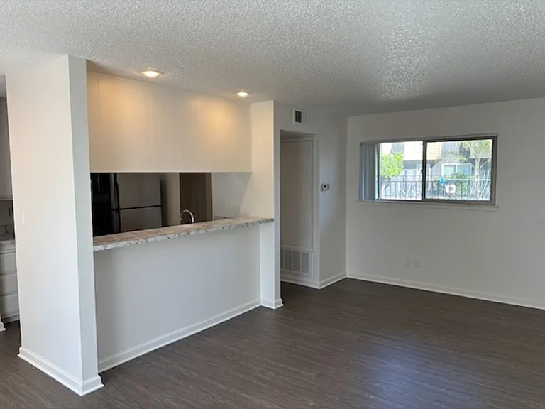 3100 Jersey Way — Photo 15