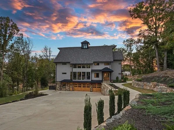 222 Greenbay Rd, Mooresville, NC 28117