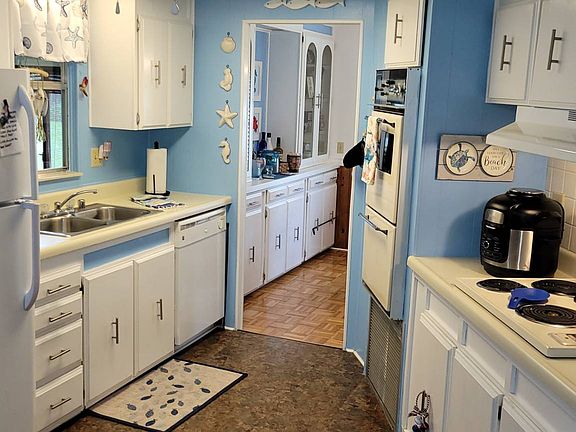 2nd image of 6002 Oakmont Ave #270