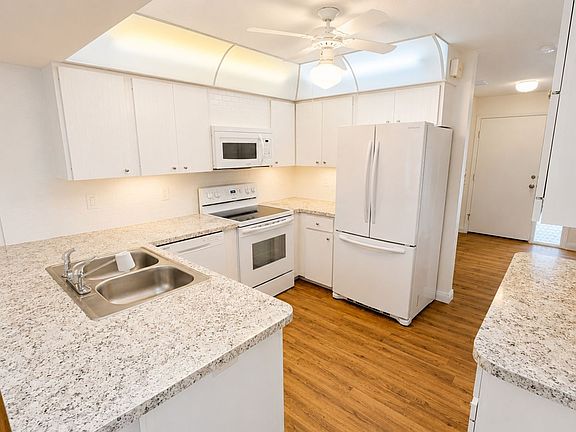 5th image of 1624 Whitehead Dr #320