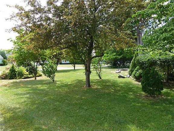 4th image of 70 Woodale Dr