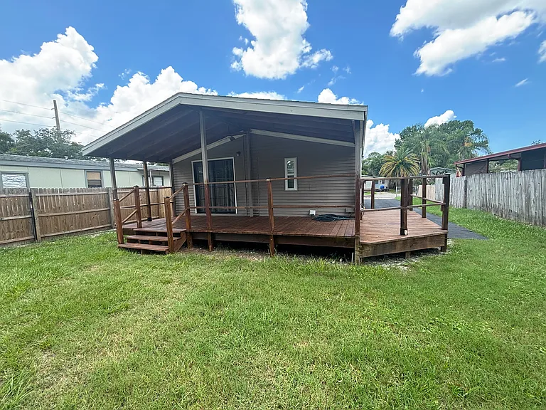 415 Leslie Dr — Photo 17
