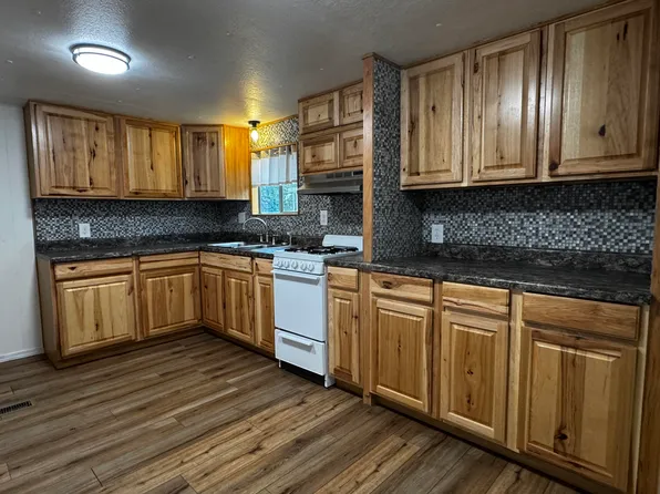 9566 Old Stage Rd Unit 27, Central Point, OR 97502