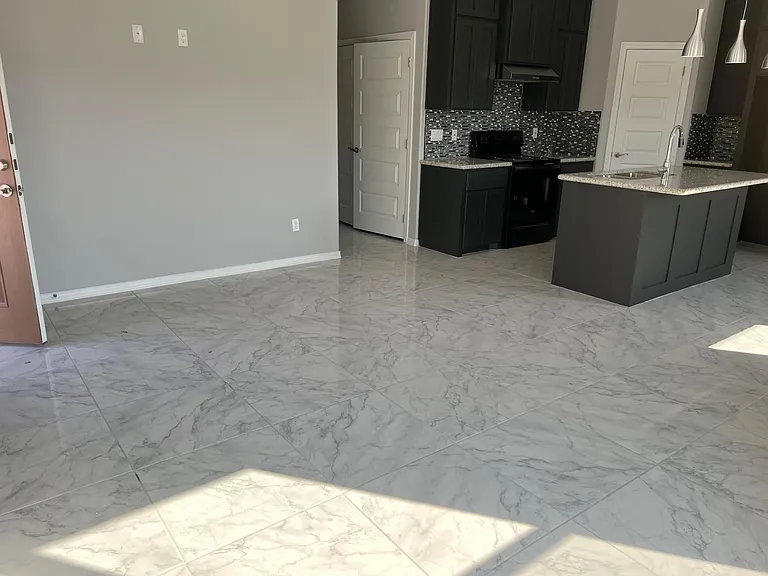 2611 Primrose Ave — Photo 2