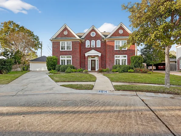 4614 Barrett Ct, Sugar Land, TX 77479