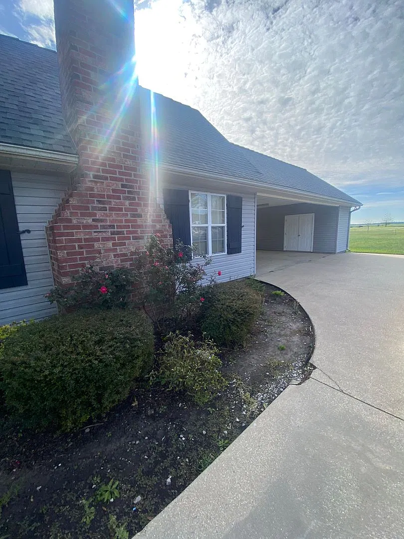Stunning 3 Bed, 2.5 Bath Home on 2.5 Acres with Inground Pool, Guest Suite, and Outdoor Kitchen i... — Photo 2
