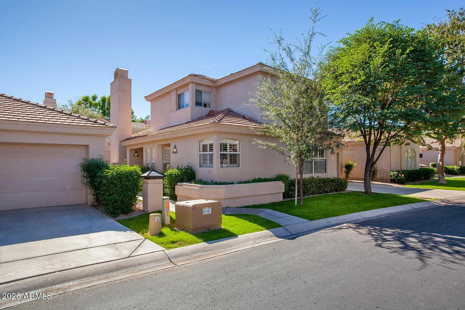 4 bed, 2.5 bath, 2419 sqft, $3,995 — Photo 3
