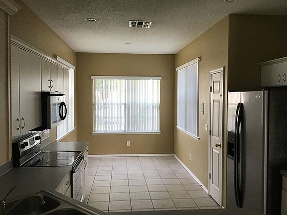 3rd image of 922 Lake Biscayne Way