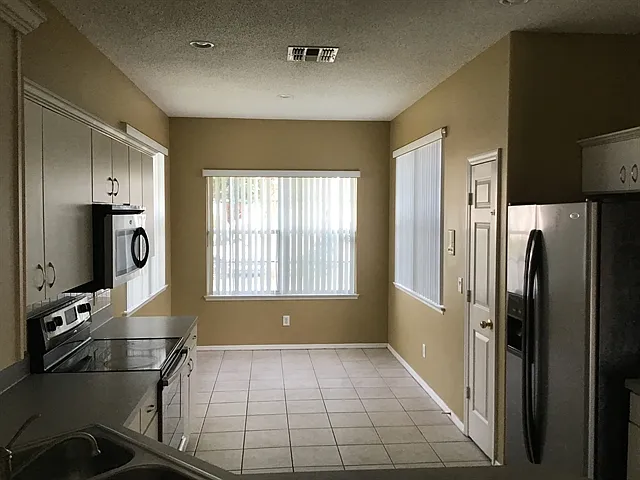 922 Lake Biscayne Way — Photo 3