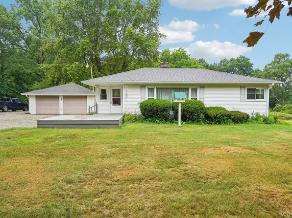 1909 Pero Lake Rd, Lapeer, MI 48446