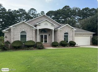 909 Lakeview Dr, Clinton, NC 28328