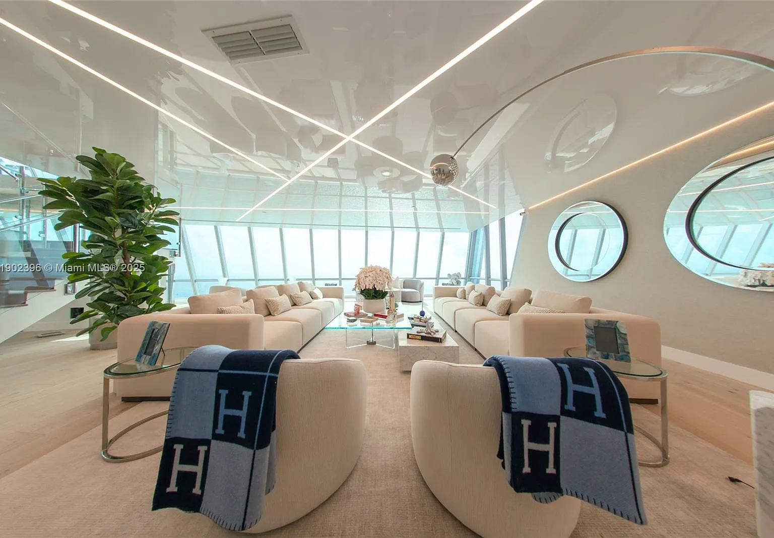Jade Ocean Condo — Photo 2