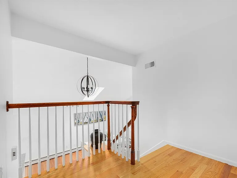 22 Hull St — Photo 17