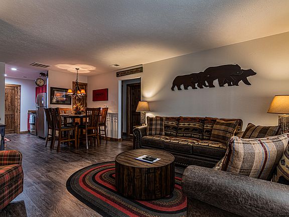 2nd image of 2906 Vineyards Pkwy #1-4