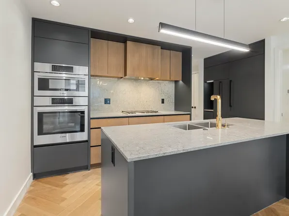 458 W 63rd Ave #107, Vancouver, BC V5X 2J4