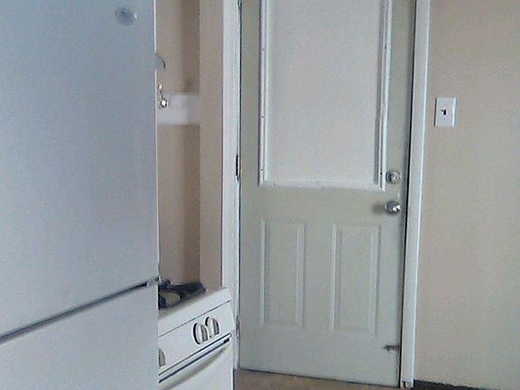 4th image of 19 Briggs Ave