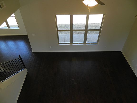 4th image of 691 Rolling Rock Dr