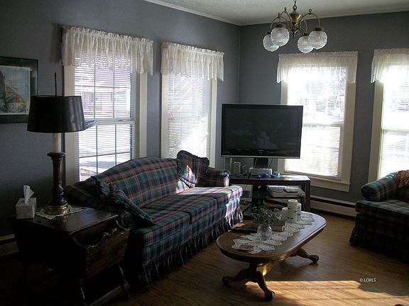 4th image of 444 S H St