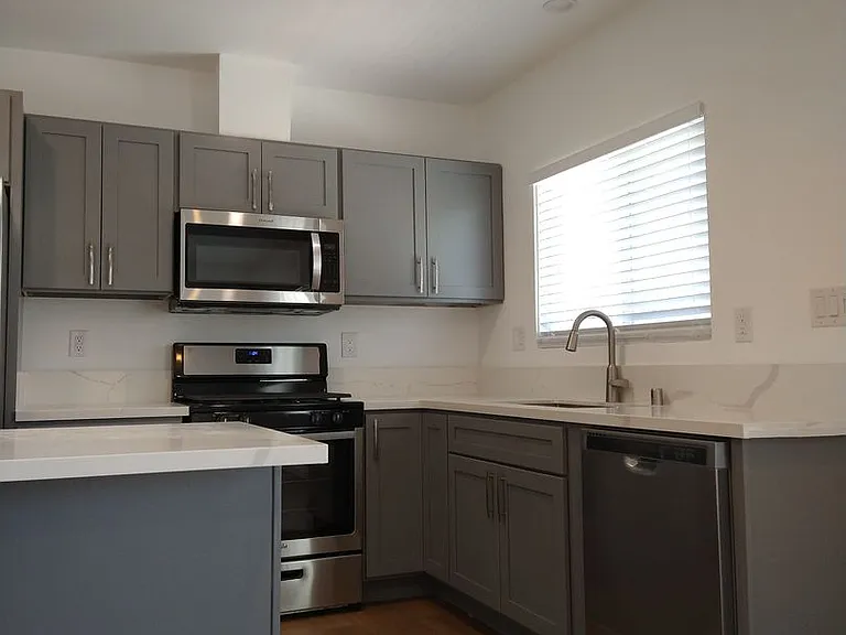 671 S. Riverside Drive — Photo 2