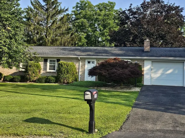 815 Fox Meadow Rd, Chambersburg, PA 17202