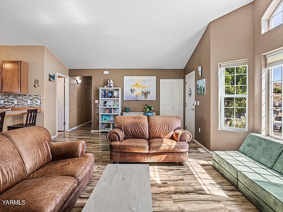 5th image of 508 Kristine Pl