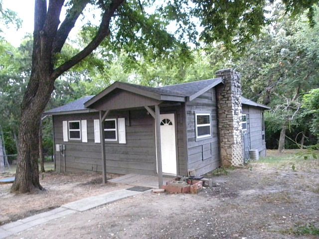 1st image of 107 Whispering Oaks Trl